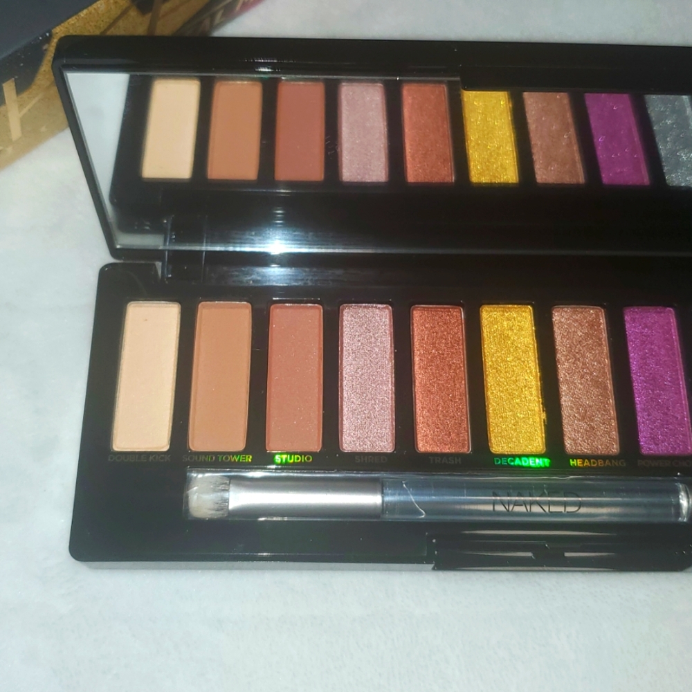 NIB Urban Decay Naked METAL MANIA Eyeshadow Palette - Picture 4 of 11